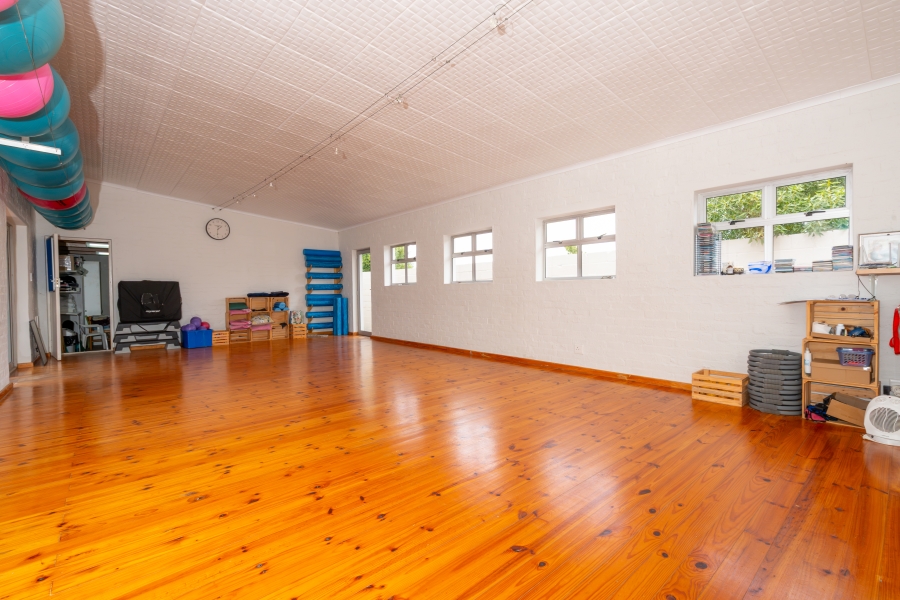 6 Bedroom Property for Sale in Middedorp Western Cape